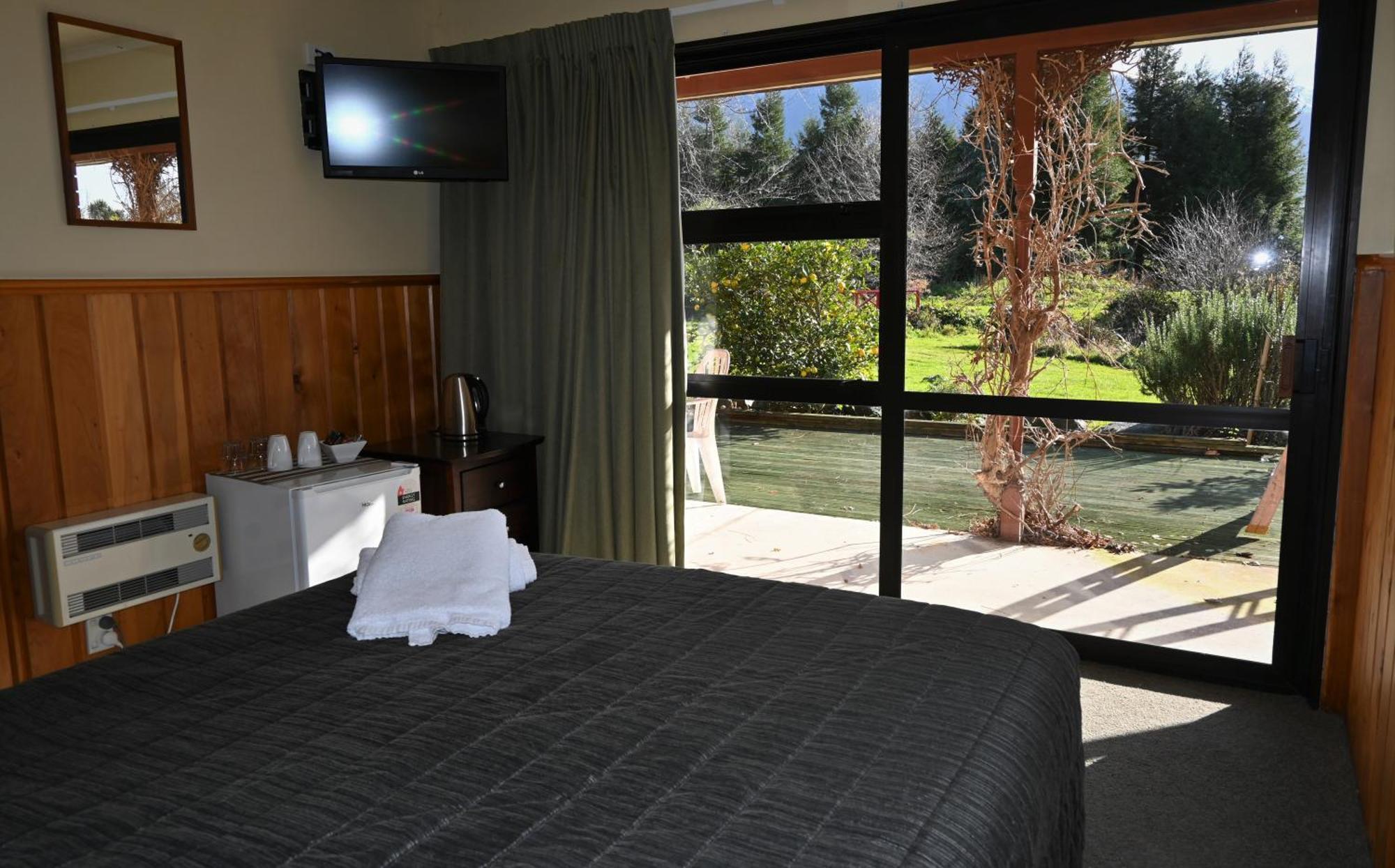 Donegal House Hotel Kaikoura Exterior photo