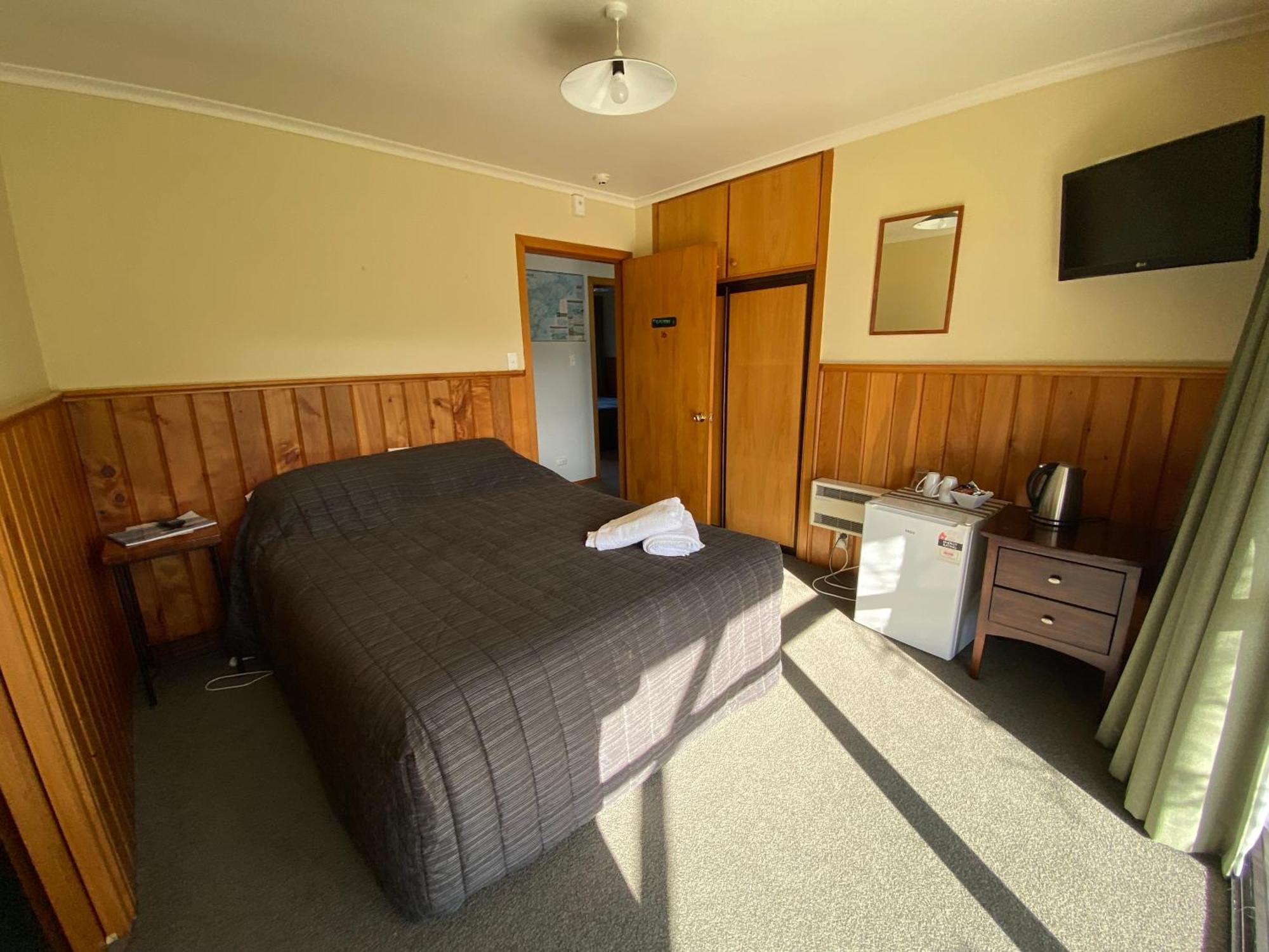 Donegal House Hotel Kaikoura Exterior photo